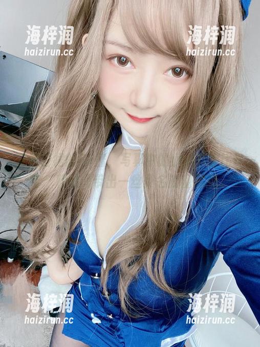 穿着白裙的51酱，写真中的小细节堪比珠宝，移动间带出一丝莫名的幽默感。