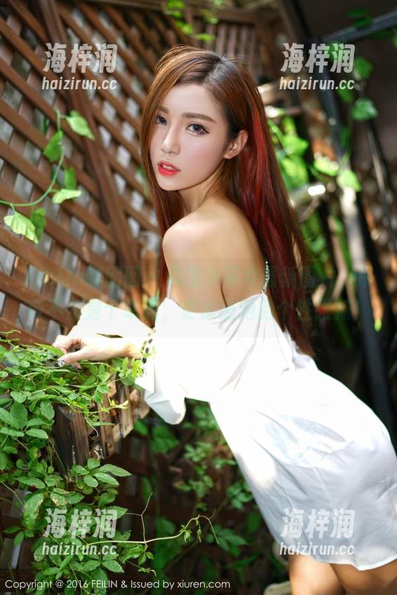 Feilin嗲囡囡 - 流氓小巫女最新图片，吊带不止是个单品，更像是她的个性张扬！