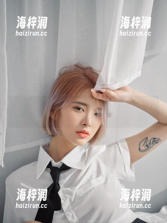 最新的Hyoyeon(김효연)，肉丝穿搭，竟然让我想起冰淇淋？