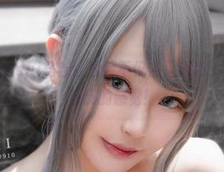 原图中的Machi马吉让泳装不仅仅是泳装了，还有点小俏皮的感觉！