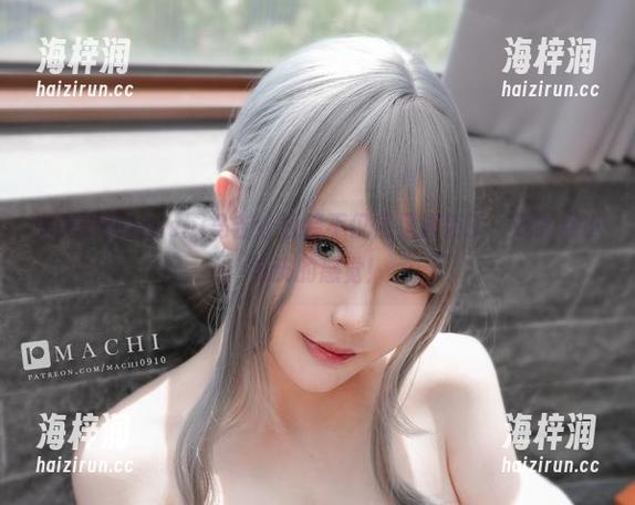 原图中的Machi马吉让泳装不仅仅是泳装了，还有点小俏皮的感觉！