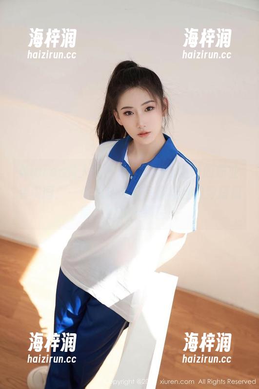 Xiuren秀人网 - 来自baby嘉茵的职业装美图：一个能把会议室变舞台的穿搭指南，给我一颗星！