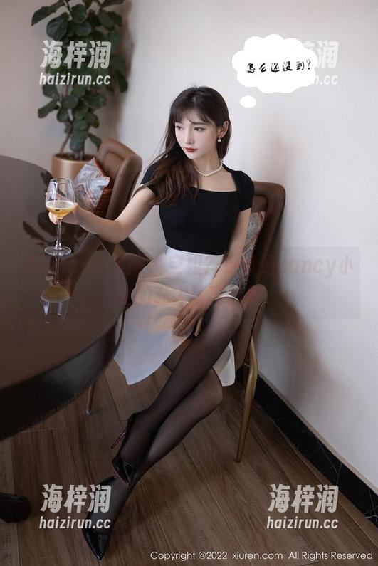 Xiuren秀人网-nancy小姿 Xiuren秀人网 - 空姐?更像是nancy小姿的私人写真精粹
