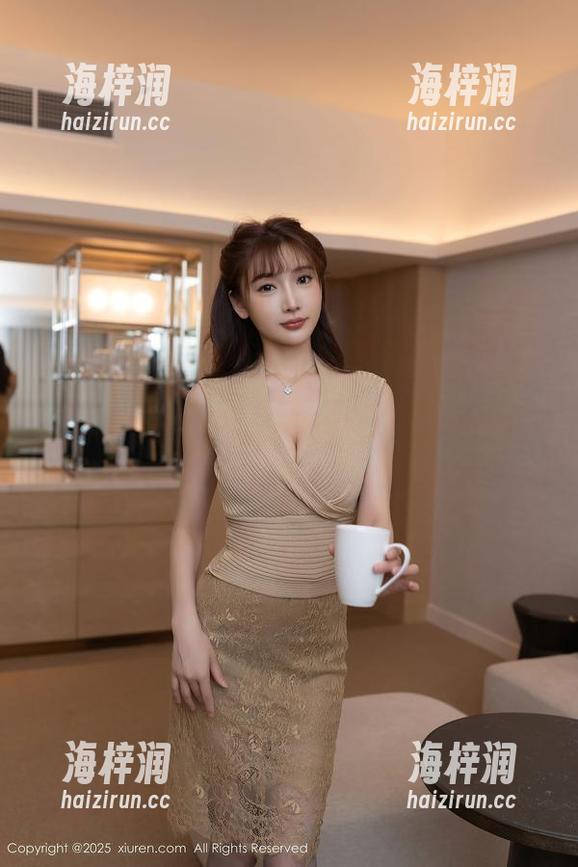 Xiuren秀人网-孟狐狸FoxYini Xiuren秀人网 - 观看原图后,才领悟到孟狐狸FoxYini的油亮其实是一种武器啊