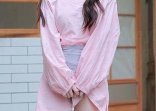 Xiuren秀人网 – 小蛮妖_honey的免费丝袜资源：看她在鞋子的另一边轻松漫步！