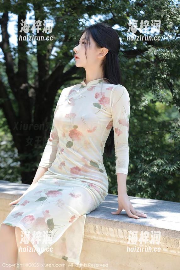 Xiuren秀人网 - 小逗逗的新图集更新，女王的皇冠大概又要掉下来了吧？