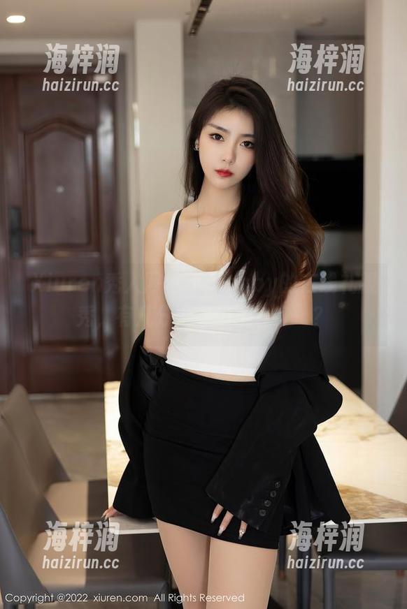 Xiuren秀人网-小雨baby Xiuren秀人网 - 小雨baby的在线礼服秀,有几分“穿但不合身”?