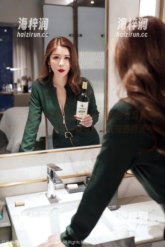 Xiuren秀人网 - 晓梦may的修女写真，图包中好像藏着一点点不为人知的叛逆？