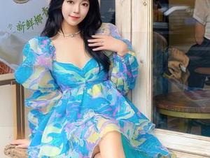 Xiuren秀人网 – 果果Nikki的棉袜在线图集—我就想问，袜子到底是穿着还是看的？