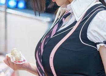 Xiuren秀人网 – 谁说水手服只能收费？免费的薇薇酱照片，默默进来偷瞄一下。