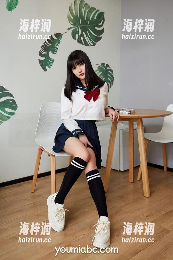 YouMi尤蜜荟-合法萝莉 YouMi尤蜜荟 - 这不是普通的泳衣,这是合法萝莉最新写真,要带防晒霜了吗?