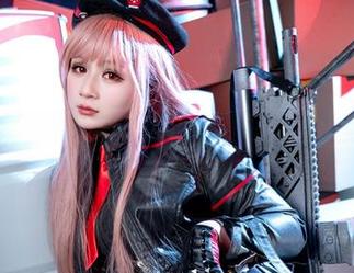看这里，秋日气息与Zyra秋的修女cos碰撞出火花！