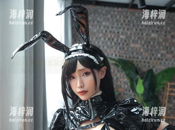 eliza喵喵的丝袜套图，下载一份给每一个想象加点料！
