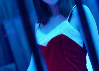 pans – 一张樱桃的粉色写真，脑海中闪过无数水果摊的画面，我是不是该去买樱桃了？