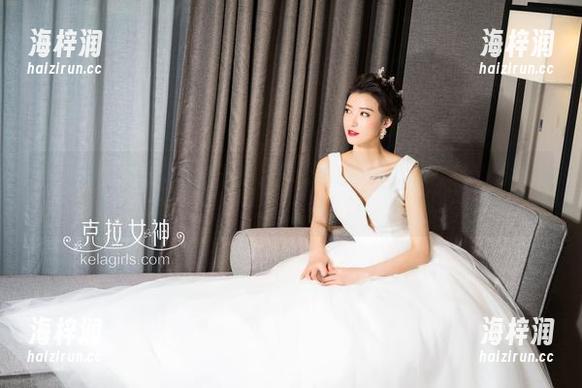 克拉女神 - 忆之的泳装写真，有想过这样也能火吗？真是没想到！