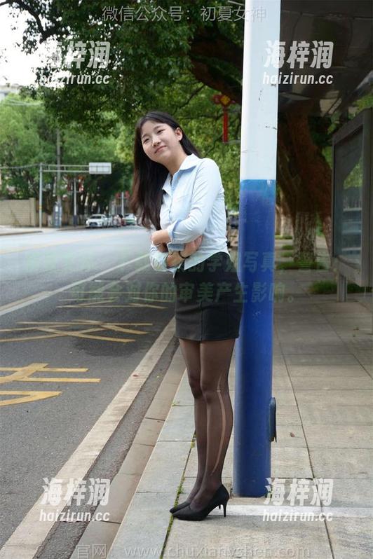初夏女神 - 下载柒柒的学姐写真，警告：可能会对你的审美产生影响。