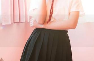 嗲囡囡 – 写真小剧场：梦小楠小夜猫与水手服的水边奇遇，不只是海风和裙摆…