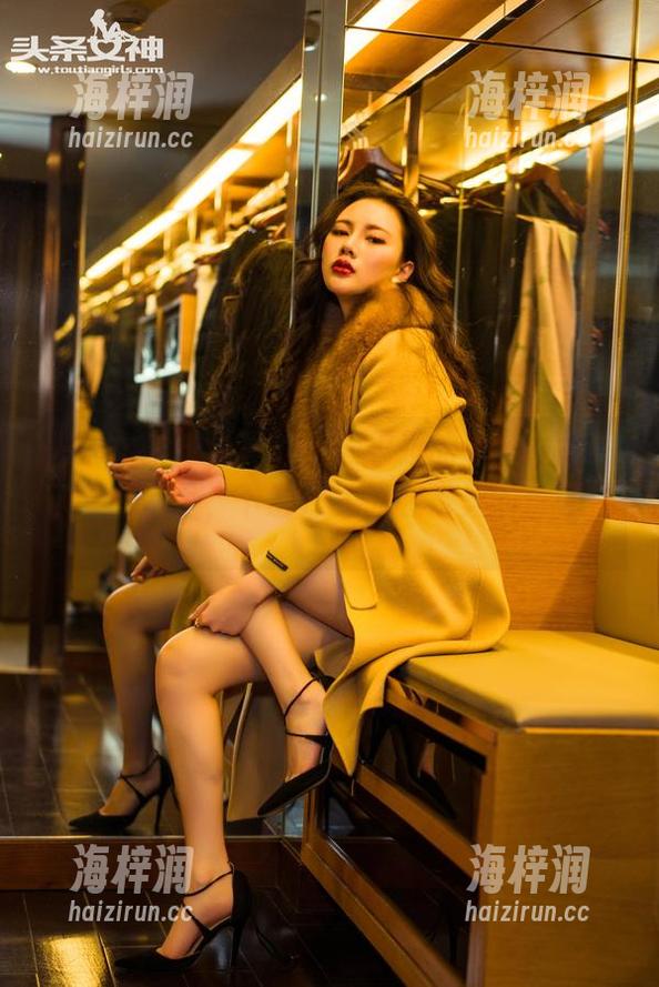 头条女神 - 说真的，周思超的泳装照照亮了我的网盘，下载已成为我每天的小期待。