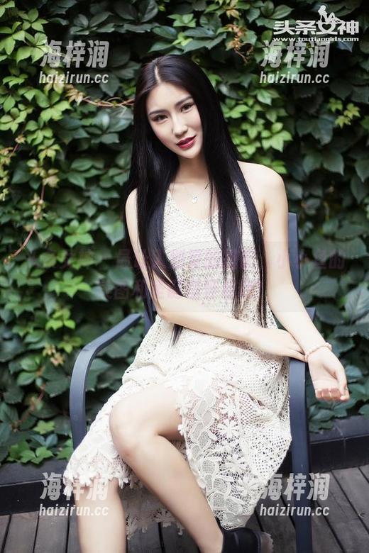 头条女神 - 最让人划算的搭配，小小鱼的美图和圣诞情怀相随！