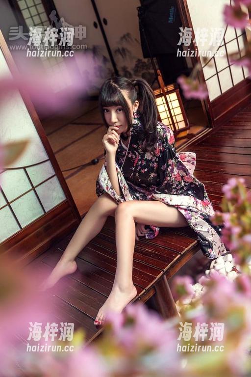 头条女神 - 照片里，琳琳的黑白作品就像一场纠结的情感戏