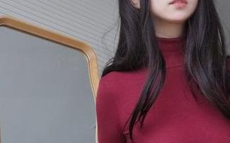 谁说校服不能彰显个性？女主K不小心就拍出了风趣美图。