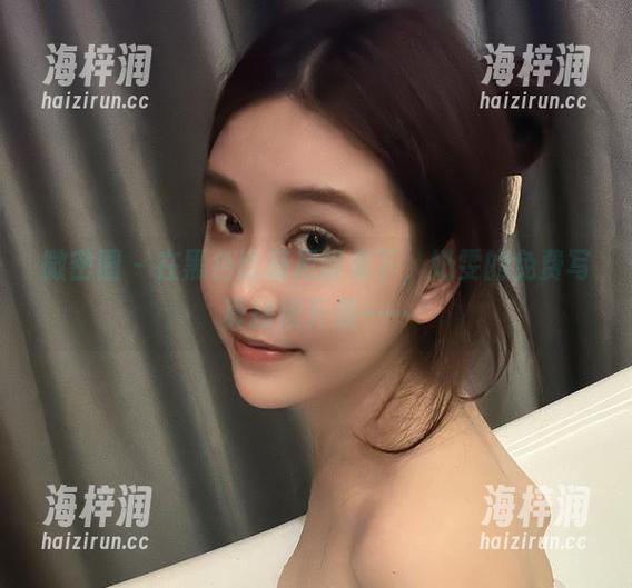 奶雯 微密圈 - 在黑色比基尼背景下,奶雯的免费写真持续升级……