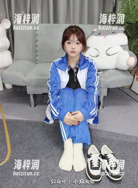 小众视觉 - 在线看小薯条的温柔，图片里是不是也藏了一包零食啊？