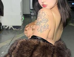 微密圈 – 小优优子海边合集，真相是海风打了个哈欠！