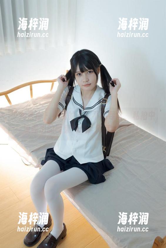 少女秩序 - 小满的泳衣不同寻常，私拍中流露出的慵懒气息，简直太吸引！