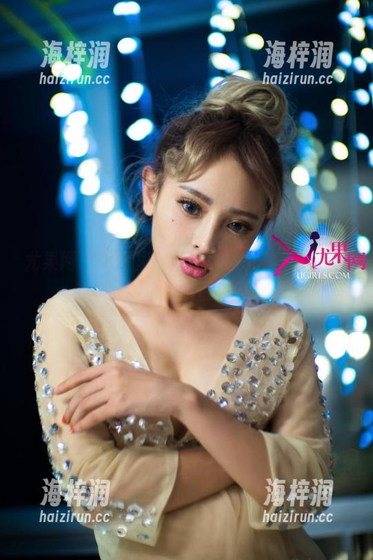 尤果网-倪叶腾 尤果网 - 原图里的倪叶腾,女神?我是不是看错了,满屏都是魅力啊!