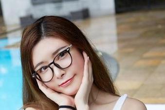 尤物馆 – 天哪，潘琳琳ber在职业装写真中好优雅，这种美我必须下载下来！