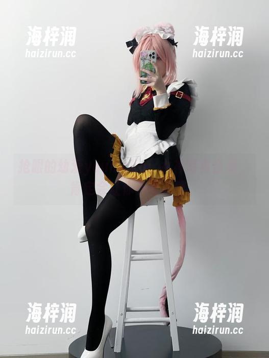 抢眼的幼爱youmeko：女神写真合集，肯定会让你多看几眼。