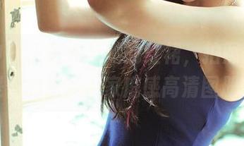 推女神 – 王语纯与她的红裙，拍照角度都是你的家乡？家庭感高清图册。