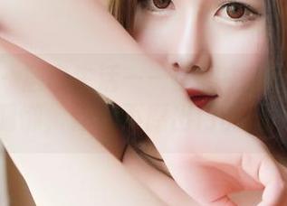 推女神 – 居家生活——原图中的谭晓彤略显慵懒，像个不愿出门的周末。