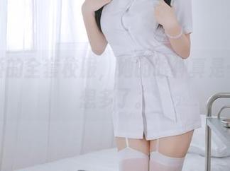 日奈娇的全套校服，她的眼神真是…让我想多了。