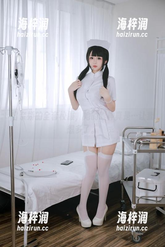 日奈娇的全套校服，她的眼神真是…让我想多了。