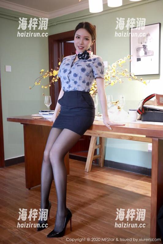 模范学院 - 稍等！这个温柔的Wendy智秀图包里有什么能引燃我脑袋的“春光”？