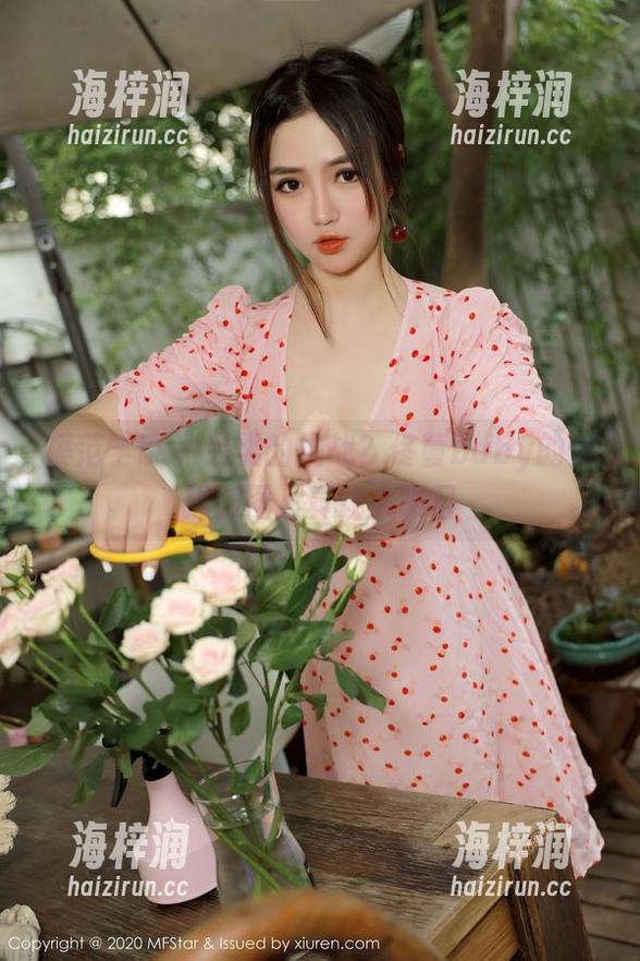 模范学院-佟蔓baby 模范学院 - 另类的挑战?佟蔓baby的体操服图片真让人瞩目