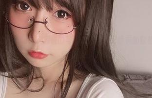 可以拒绝的严肃吗？次屁啦的写真集开启风纪委员的轻松模式，更新来袭！