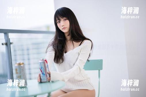最新哦，汪知子的黑丝写真，竟然能让人一秒想起下午茶的悠闲。