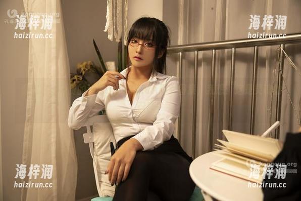 看完这个免费的洛璃LoLiSAMA巫女图集，我想：这是灵魂的召唤？