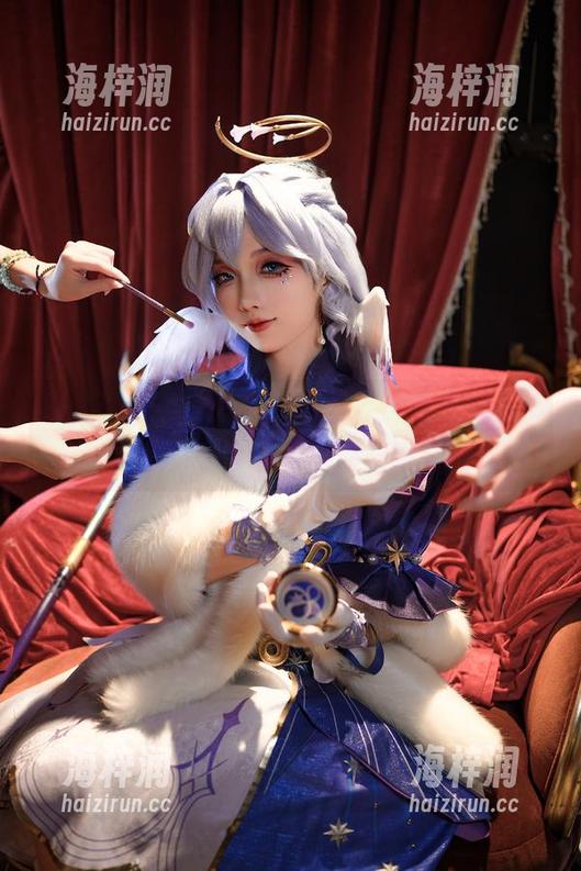 狐玖玖最新的作品集是不给我更多解释，偏偏万圣节都变得那么好玩！