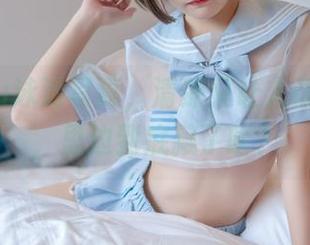 王胖胖u泳池写真，清凉又让人浮想联翩，里边到底藏了啥？