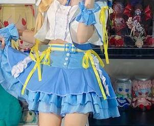 白栎Shirly，十六夜咲夜的这种cos，我真想问你抽了什么！