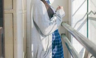 下载留言区：神楽坂真冬的樱岛麻衣写真集《白昼梦》，你想说点啥？