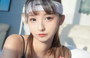 又被神楽坂真冬的美足圈粉了，写真集里原图值得一赞！