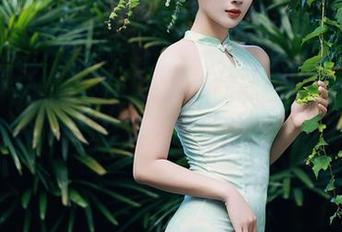 秀人网 – 旗袍图包让人想起那场没有结局的梦，Cherry绯月樱她真会挑风格。