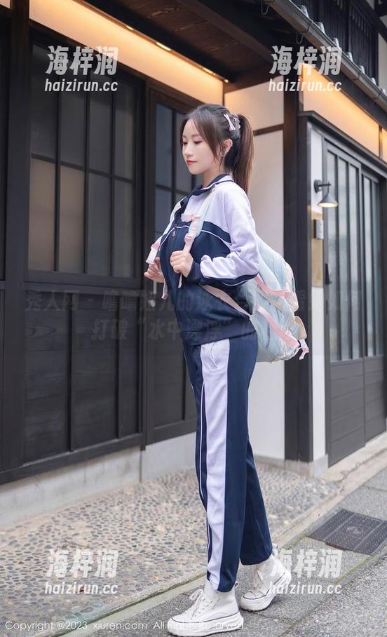 秀人网 - 噜噜妞儿的泳衣合集：看她如何打破“水中漂浮”的极限