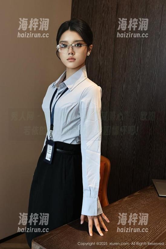 秀人网-欧阳若依 秀人网 - 这更新中有颗“制服心”,欧阳若依的图包怕是带着校园情怀吧!