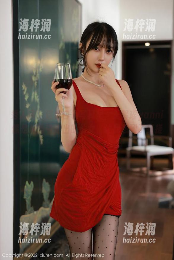 秀人网 - 这组白色写真里，王馨瑶yanni像是从画中走出的仙女，让我想到了搓搓小白兔！
